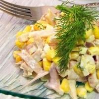 Рецепт: Салат с кальмарами и кукурузой Салат из кальмаров с яйцом и огурцом и кукурузой